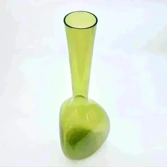 1960's Art Glass Green Vase with flattened sides - Picture 4 of 7
